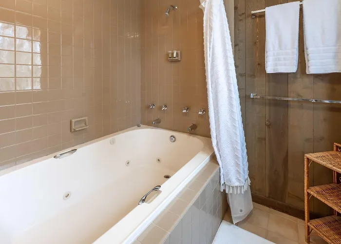 Bray House - Ski-in Ski-out Family Holiday home