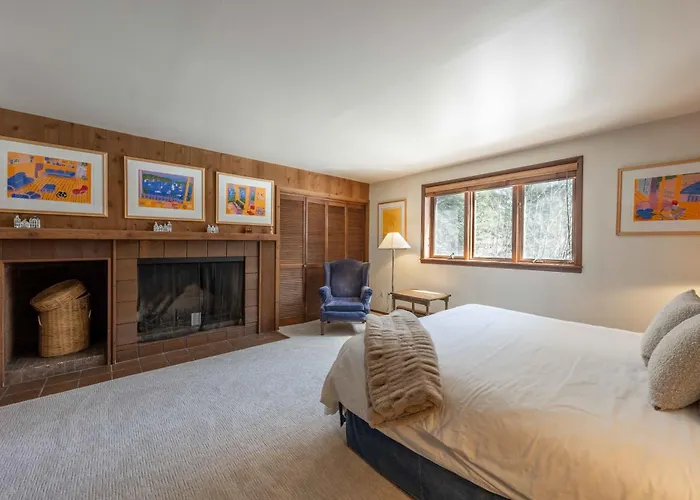 Bray House - Ski-in Ski-out Family Holiday home *