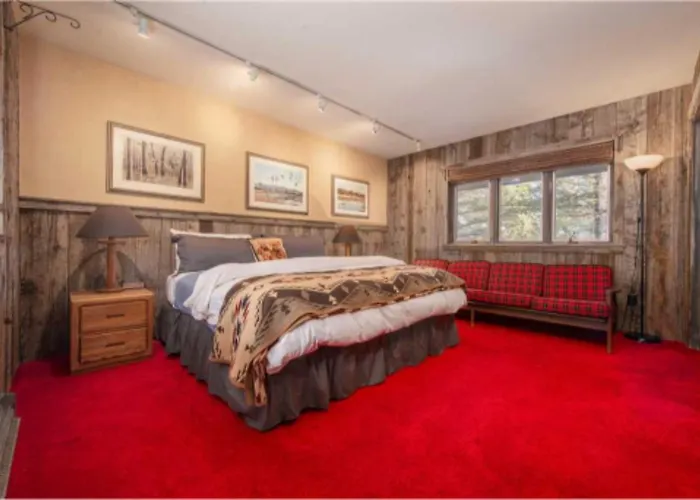 Bray House - Ski-in Ski-out Family Holiday home *