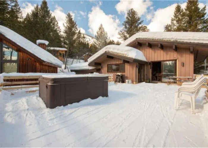 Bray House - Ski-in Ski-out Family *