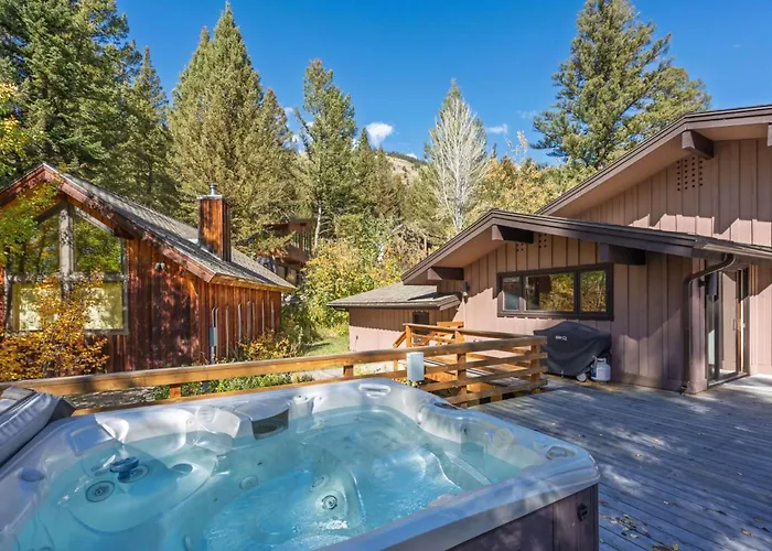 Bray House - Ski-in Ski-out Family