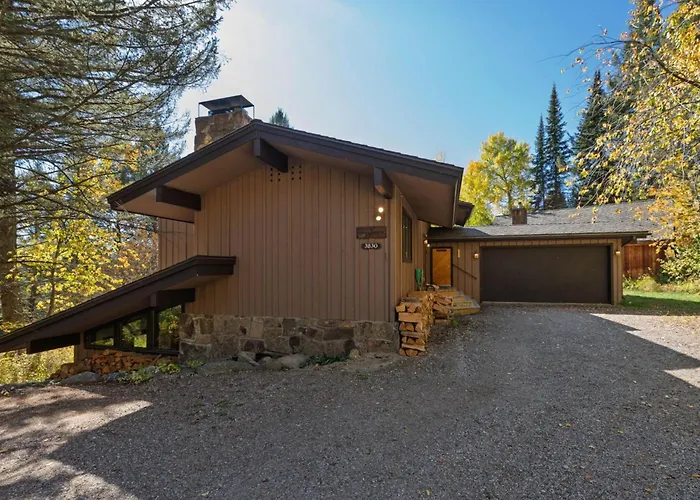 Bray House - Ski-in Ski-out Family Holiday home